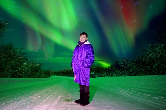 Ca sĩ Đoan Trường sang Nga ngắm cực quang, xúc động khi trở lại trường xưa