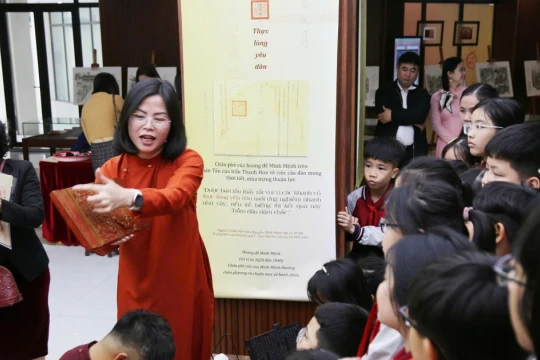 Đưa di sản bước ra khỏi... kho lưu trữ