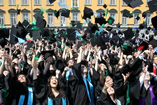 Tân cử nhân trước sóng gió thị trường lao động