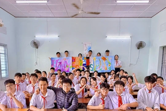 Xúc động bài vè dài kỷ lục: Món quà 48 học sinh tặng 48 người mẹ ngày 8/3