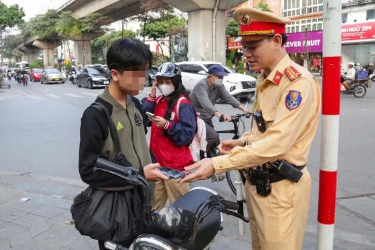 Hơn 1.400 học sinh Hà Nội vi phạm giao thông trong một tháng