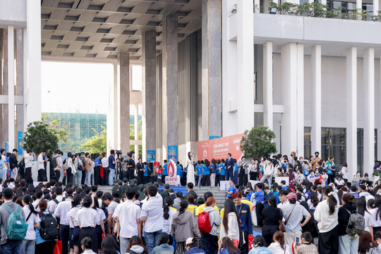 Hơn 5.000 người ở TPHCM "trao đi cơ hội sống" trong ngày 8/3