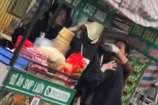 Công an Hà Nội điều tra vụ 2 cô gái tố bị hành hung sau tranh cãi tiền gửi xe