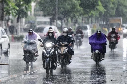 Cảnh báo dông lốc, mưa lớn cục bộ tại khu vực nội thành Hà Nội