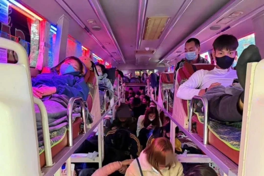 Xe khách 19 chỗ chở 60 người, bị xử phạt hơn 223 triệu đồng