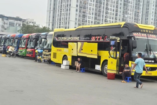 Giá xăng dầu tăng vọt, các nhà xe rục rịch cắt dịch vụ, tăng cước phí