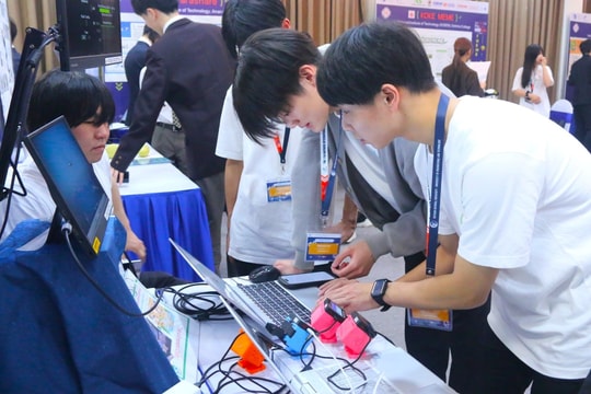 Nhóm sinh viên Trường ĐH Công nghệ giành giải Ba cuộc thi lập trình quốc tế 2026