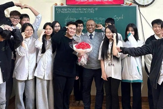 Hai anh em song sinh học sinh THPT Lương Ngọc Quyến đạt 7.0 IELTS: Dấu ấn từ trung tâm Ngọc Bằng Vạn Phúc