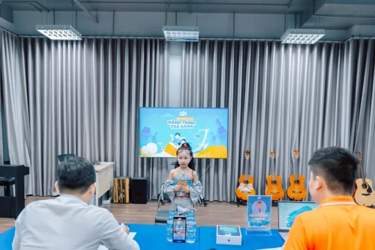 Học bổng ‘Hành trình tỏa sáng’, tôn vinh bản sắc riêng của người học