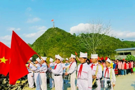 Học sinh nơi địa đầu Tổ quốc sôi nổi cổ động hướng tới ngày bầu cử