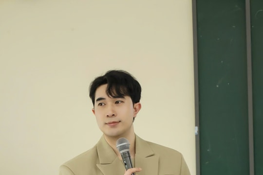 Giảng viên Gen Z gây sốt mạng xã hội vì hình ảnh chụp lén của sinh viên