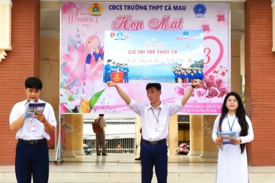 Cử tri tuổi 18 ở Cà Mau háo hức thực hiện quyền công dân