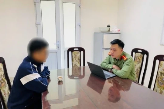 Xử phạt người bịa đặt thông tin tăng giá xăng, dầu nhằm bán được xe điện