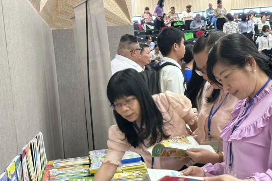 Nhận hồ sơ thẩm định sách giáo khoa Ngoại ngữ 1, Ngoại ngữ 2 ngày 19/6/2026