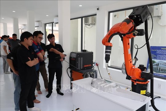 Nghị quyết 71-NQ/TW: Cơ hội để sinh viên tiếp cận các công nghệ hiện đại