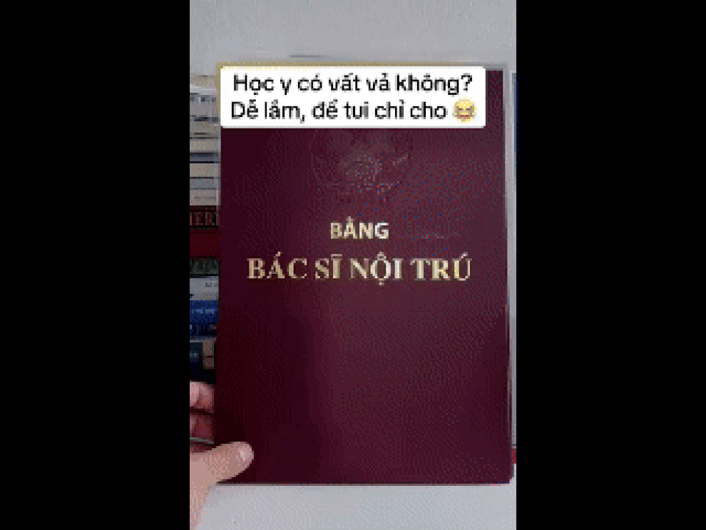 Bác sĩ nội trú khoe sấp bằng cấp gây “bão” mạng, tiết lộ khoản vay nợ 6 năm