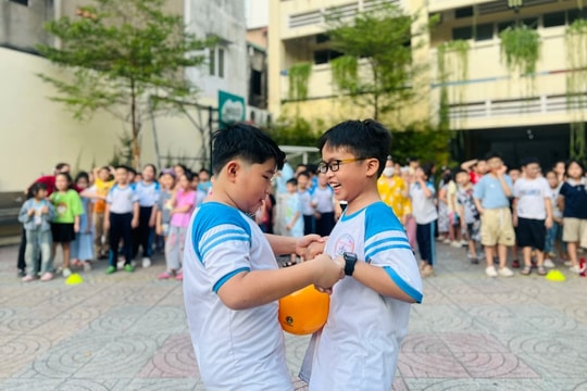 Trường thu phí giữ chỗ hàng chục triệu đồng: Tận thu hay cần thiết?