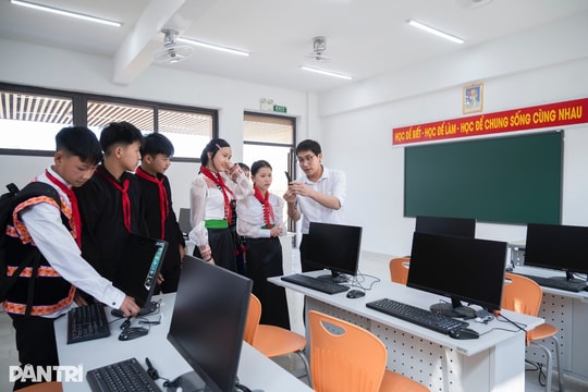 Trường phổ thông nội trú biên giới được tuyển học sinh nước láng giềng