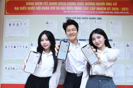 Hơn 1.800 cử tri trẻ Đại học Kinh tế Quốc dân háo hức, sẵn sàng lá phiếu chọn người xứng đáng để bầu