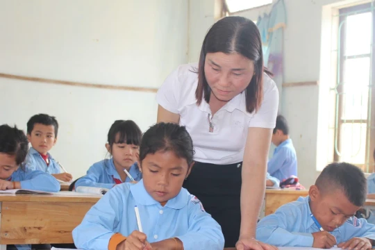 Giải bài toán điều chuyển giáo viên