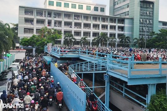 Loạt bãi xe tư đóng cửa, sinh viên ĐH Công nghiệp TPHCM phải bỏ tiết học