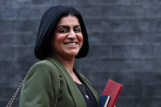 Hàng trăm sinh viên bàng hoàng khi bị Anh dừng cấp visa du học