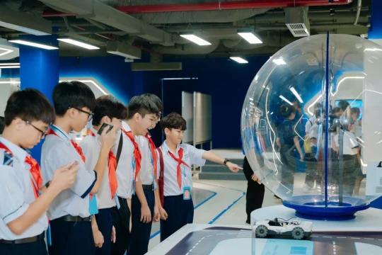 Học sinh khám phá khoa học-công nghệ qua hành trình ‘Em yêu Thành phố của em’