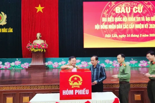 Cán bộ, chiến sĩ Đắk Lắk thực hiện nghĩa vụ công dân