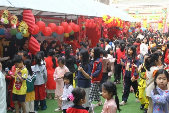 Hội chợ từ thiện lan tỏa yêu thương của học sinh Hà Nội