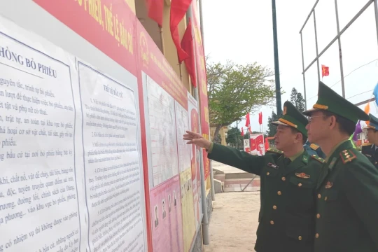 Không khí trang nghiêm ngày hội bầu cử sớm tại đảo tiền tiêu Bạch Long Vĩ