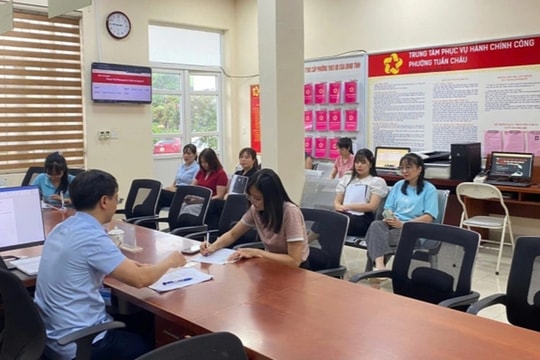 Tạm đình chỉ 4 cán bộ phường ở Quảng Ninh vì chậm giải quyết thủ tục