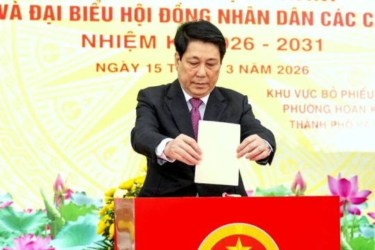 Chủ tịch nước Lương Cường bỏ phiếu tại điểm bầu cử Tổng cục Chính trị