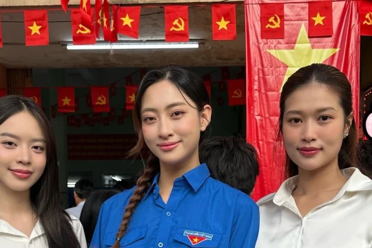 Hoa hậu Thanh Thủy, Thiên Ân cùng nhiều người đẹp nô nức đi bầu cử từ sớm