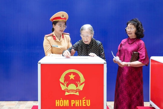 Lá phiếu niềm tin và kỳ vọng kiến tạo thể chế phát triển