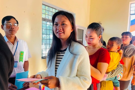 Cử tri gốc Campuchia hồ hởi tham gia bầu cử tại xã biên giới ở Gia Lai