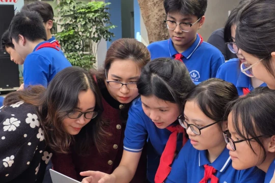 Học sinh Hà Nội hào hứng trải nghiệm AI trong bài giảng