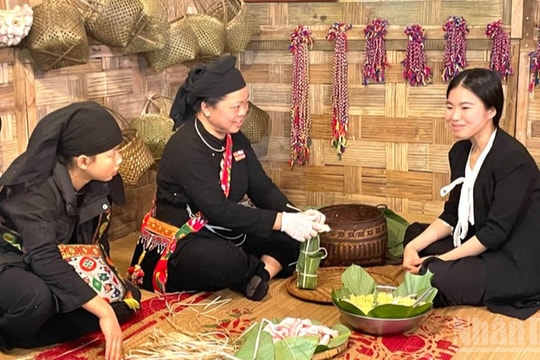 Lan tỏa giá trị gia đình từ những bữa cơm sum vầy