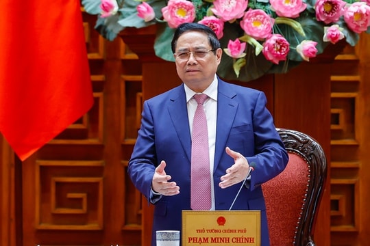 Thủ tướng: Không để thiếu xăng dầu trong bất cứ trường hợp nào