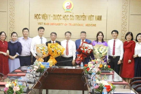 Nhiều nhà giáo Học viện Y–Dược học cổ truyền Việt Nam được bổ nhiệm lại PGS