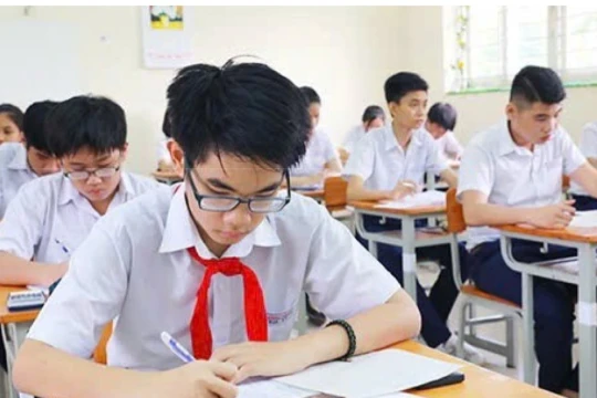 Tuyển sinh lớp 10 Hà Nội 2026: Sĩ tử ngoại thành cũng ‘tính toán’ nguyện vọng