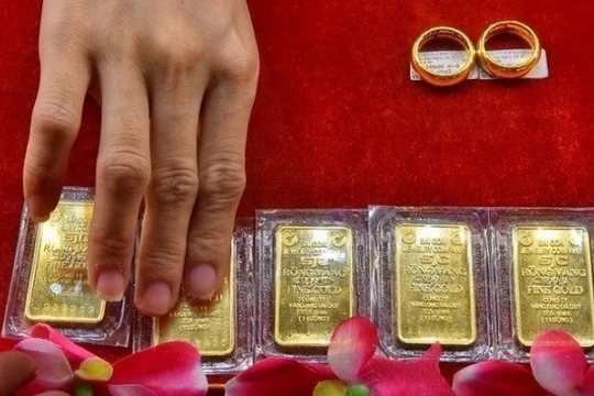Giá vàng hôm nay 17/3: Tăng 500 nghìn đồng/lượng, thế giới giảm nhẹ