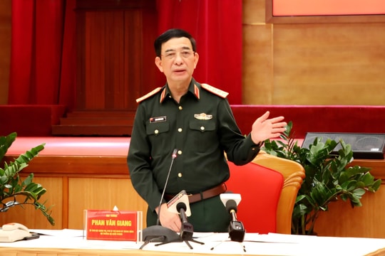 Bộ trưởng Quốc phòng: Gắn tăng trưởng kinh tế với giữ vững biên giới