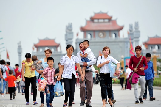 Lao động cắt phép, trường hoán đổi lịch học để nối dài kỳ nghỉ lễ 9 ngày