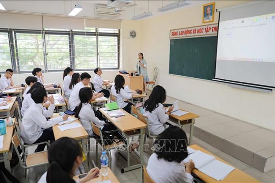 Tuyển sinh lớp 10 chuyên Hà Nội: Thí sinh phải qua vòng sơ tuyển và thi tuyển