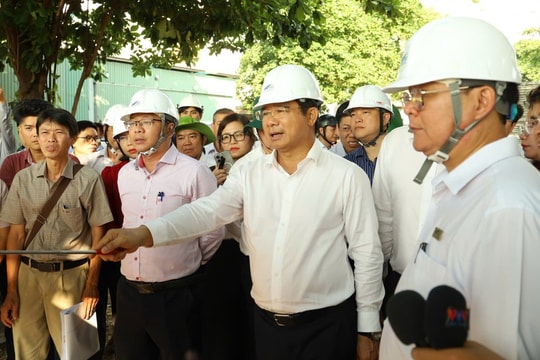 Chủ tịch TPHCM kiểm tra dự án cầu đường Nguyễn Khoái