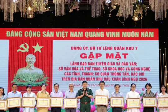 Quân khu 7 gặp mặt cơ quan báo chí, tuyên giáo đầu Xuân Bính Ngọ 2026