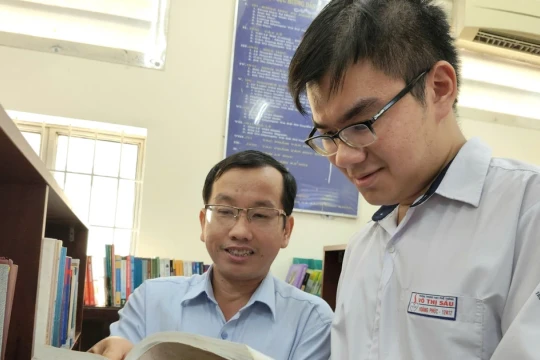 Nam sinh đạt giải Nhất Lịch sử nhờ nuôi dưỡng đam mê từ ‘tủ sách ba thế hệ’