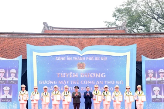 Công an TP Hà Nội tuyên dương 10 gương mặt trẻ xuất sắc tiêu biểu