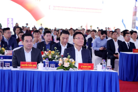 Phó Thủ tướng Lê Thành Long dự khởi công "ngôi nhà thứ 2" của học sinh vùng biên tỉnh Lào Cai