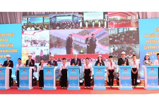 Phó Thủ tướng Thường trực Nguyễn Hòa Bình dự lễ khởi công dự án xây dựng Trường nội trú liên cấp Tiểu học – THCS Hương Xuân